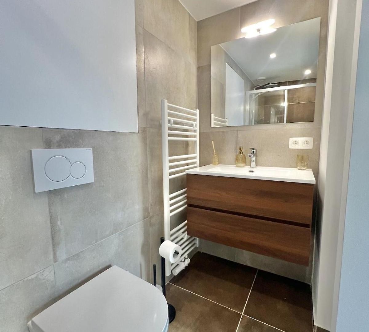 Modern & Elegant Near Montgomery *