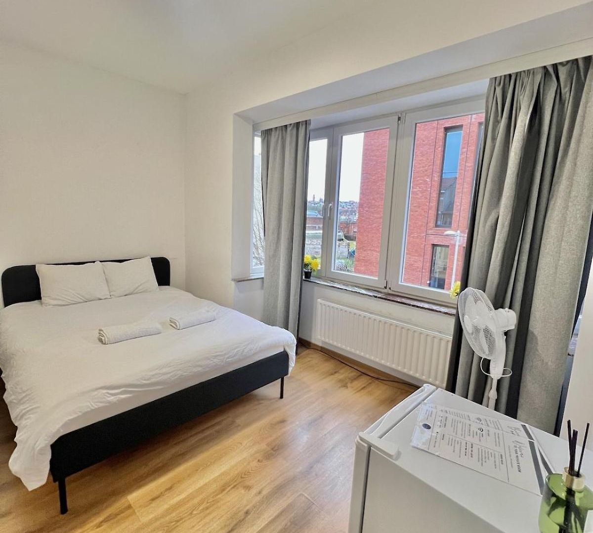 Apartment Spacious For 6 Near Center Of *