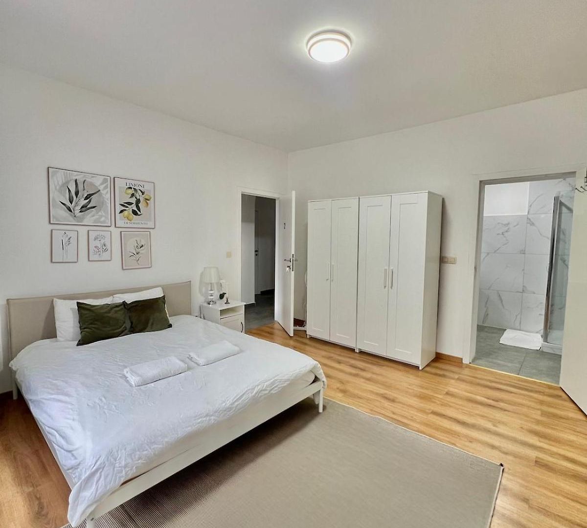 Spacious For 6 Near Center Of Apartment *