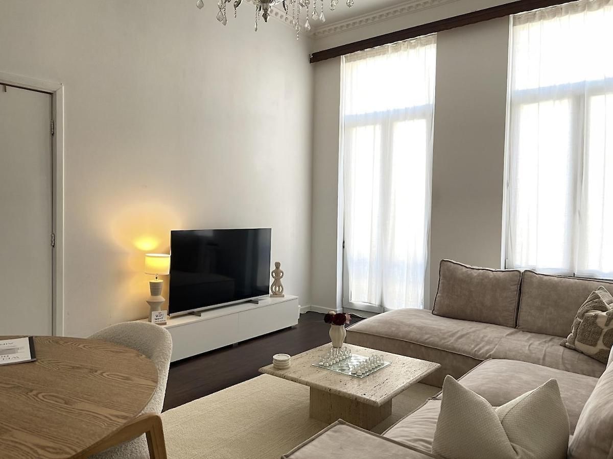 Beautiful With Jacuzzi Apartment *