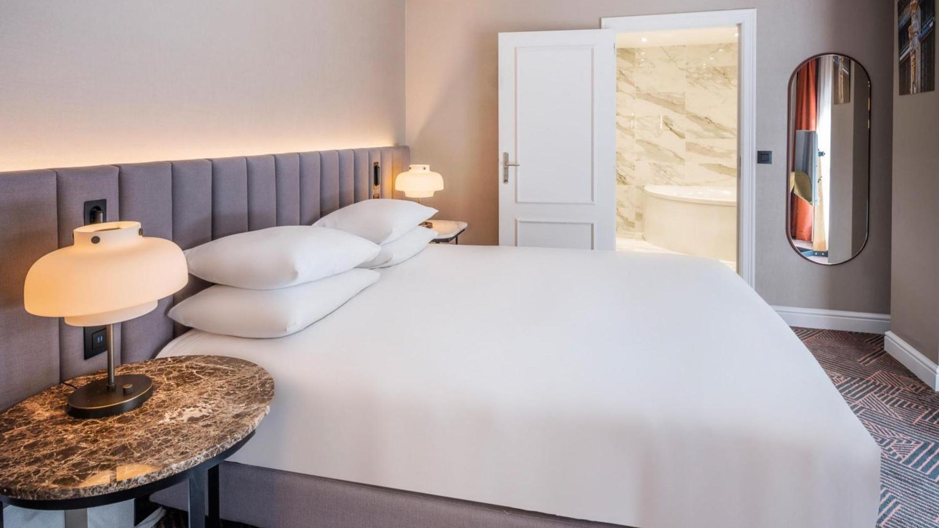 Hilton Grand Place 4*