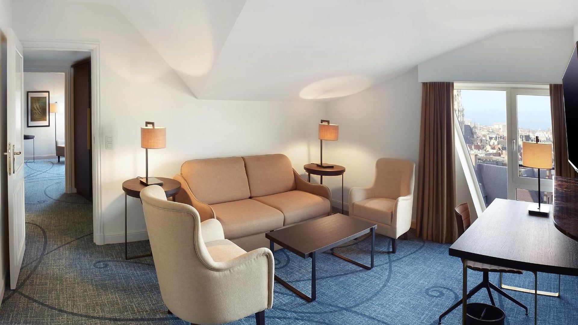 Hilton Grand Place 4*