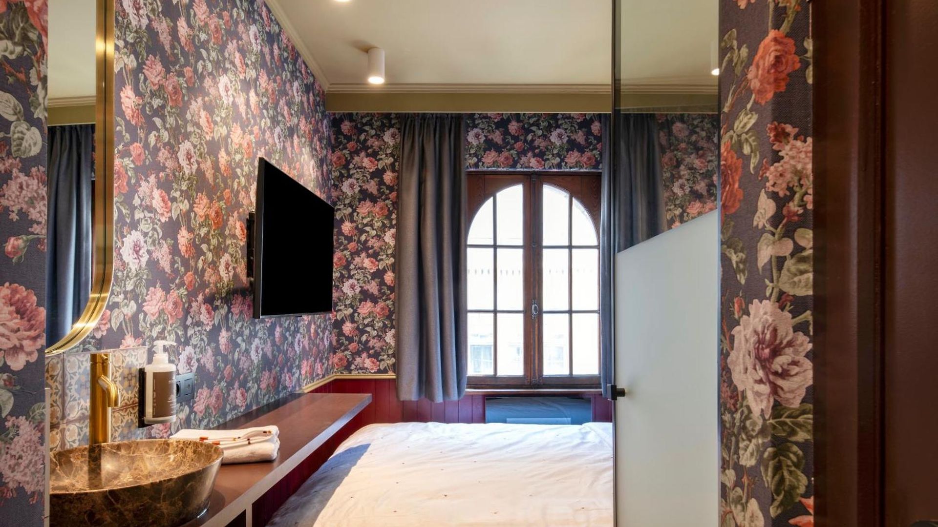 The Place Capsulehotel