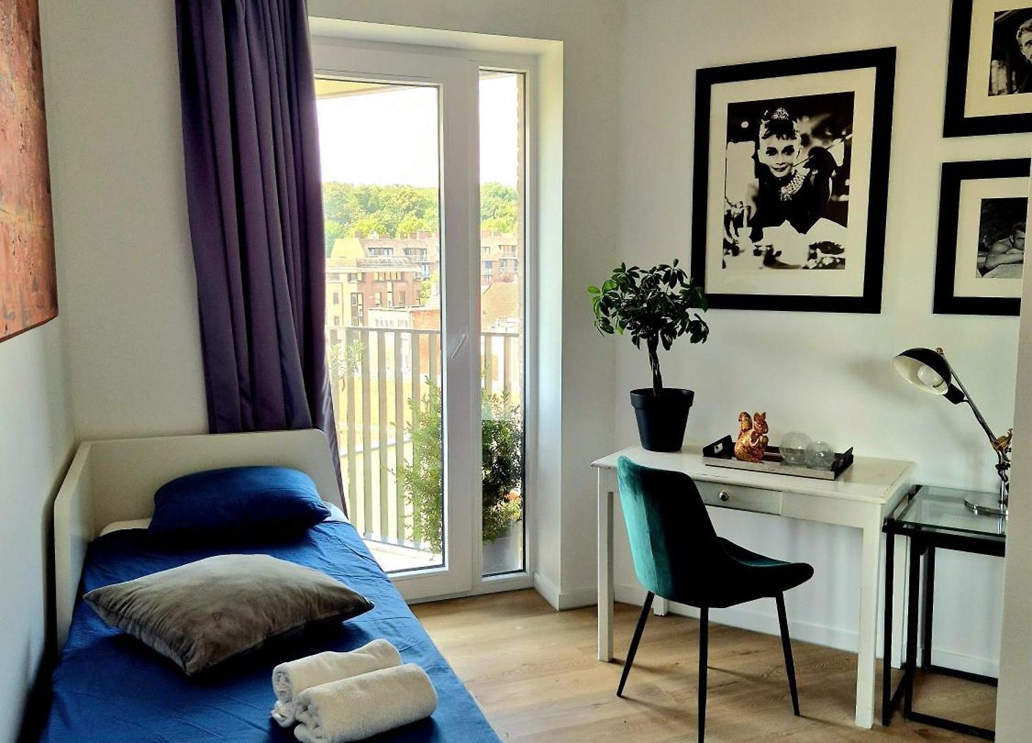 Richy Stylish Balcony Brussels- Garden View- Shared Bathroom- Inclusive *