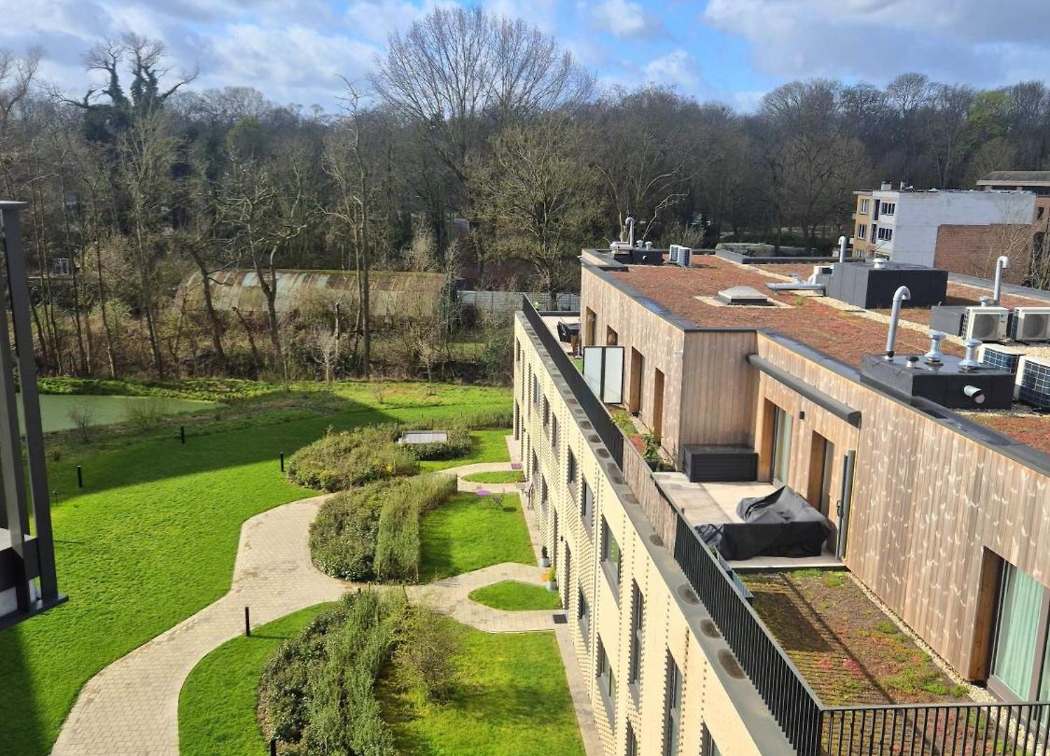 Richy Stylish Balcony Brussels- Garden View- Shared Bathroom- Inclusive Homestay Brussels