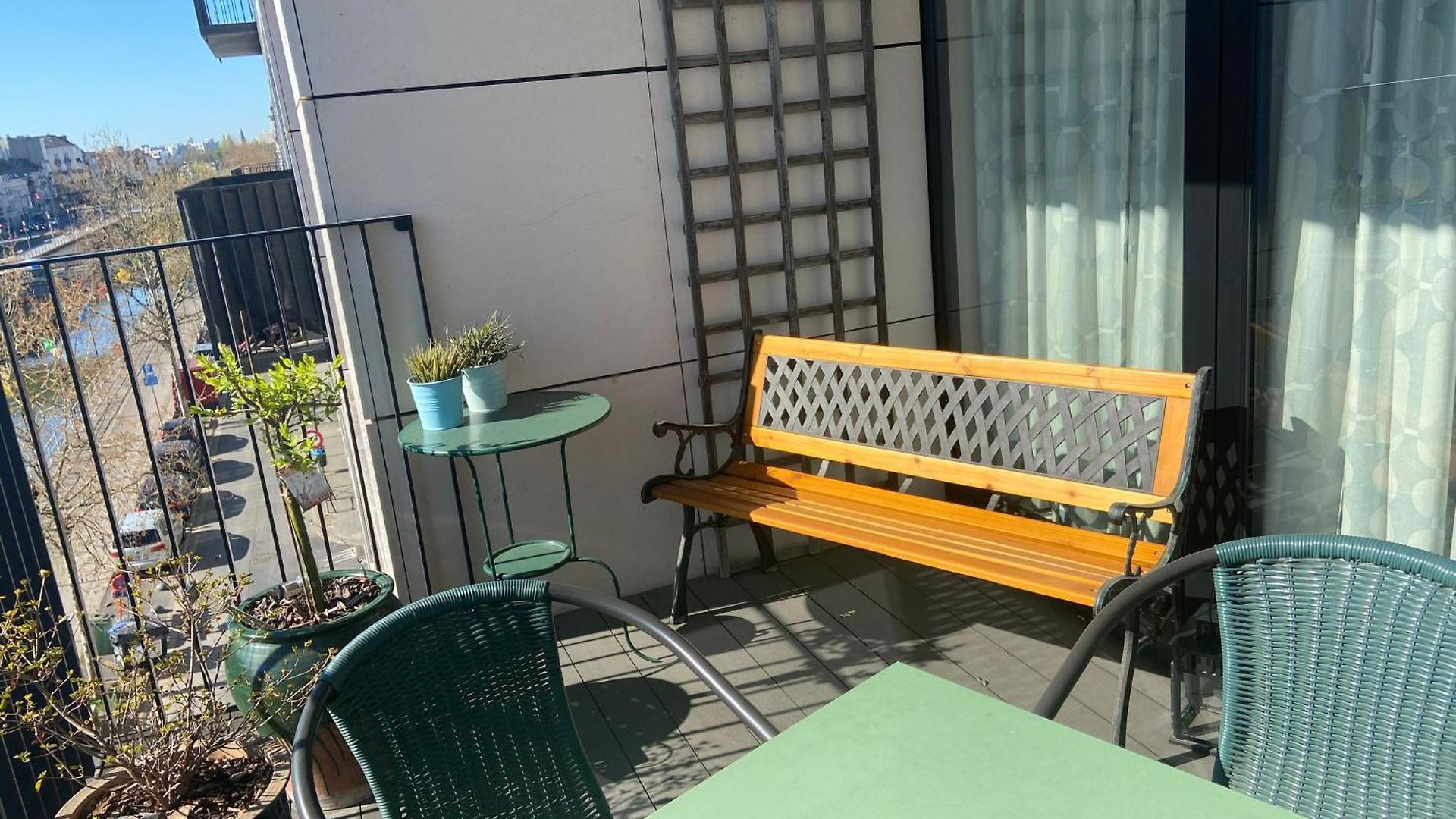 Sur Le Quai Homestay *