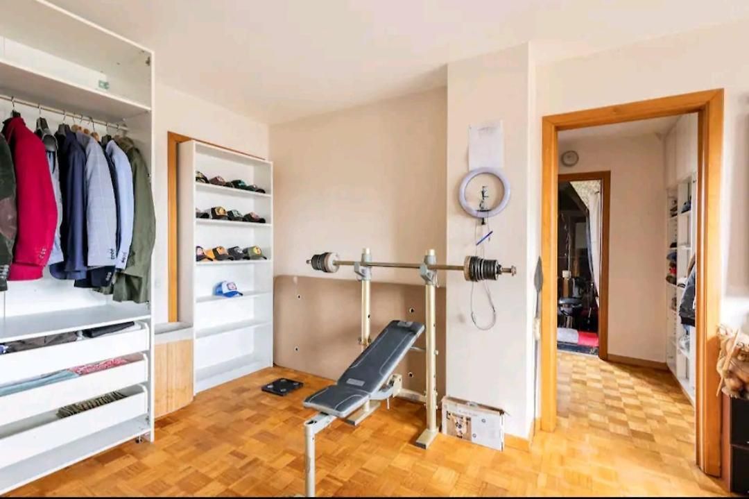 Villa & Wellness Area Jacuzzi Sauna Massage Table *