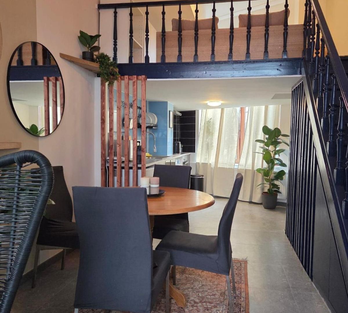 Appartement Industrial-style Loft With Mezzanine Bedroom In Prime Area *