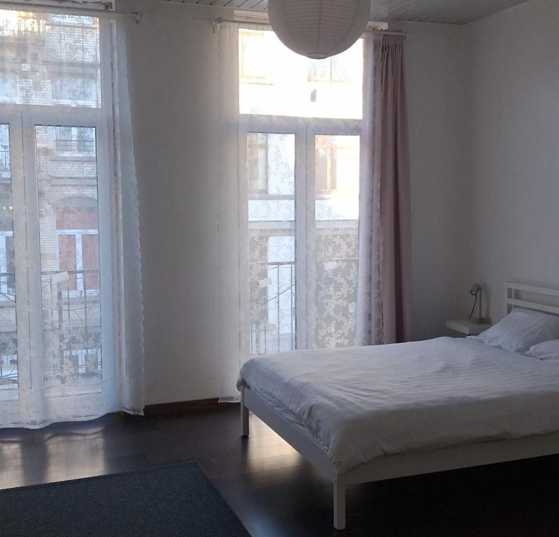 Midi Station Apartment