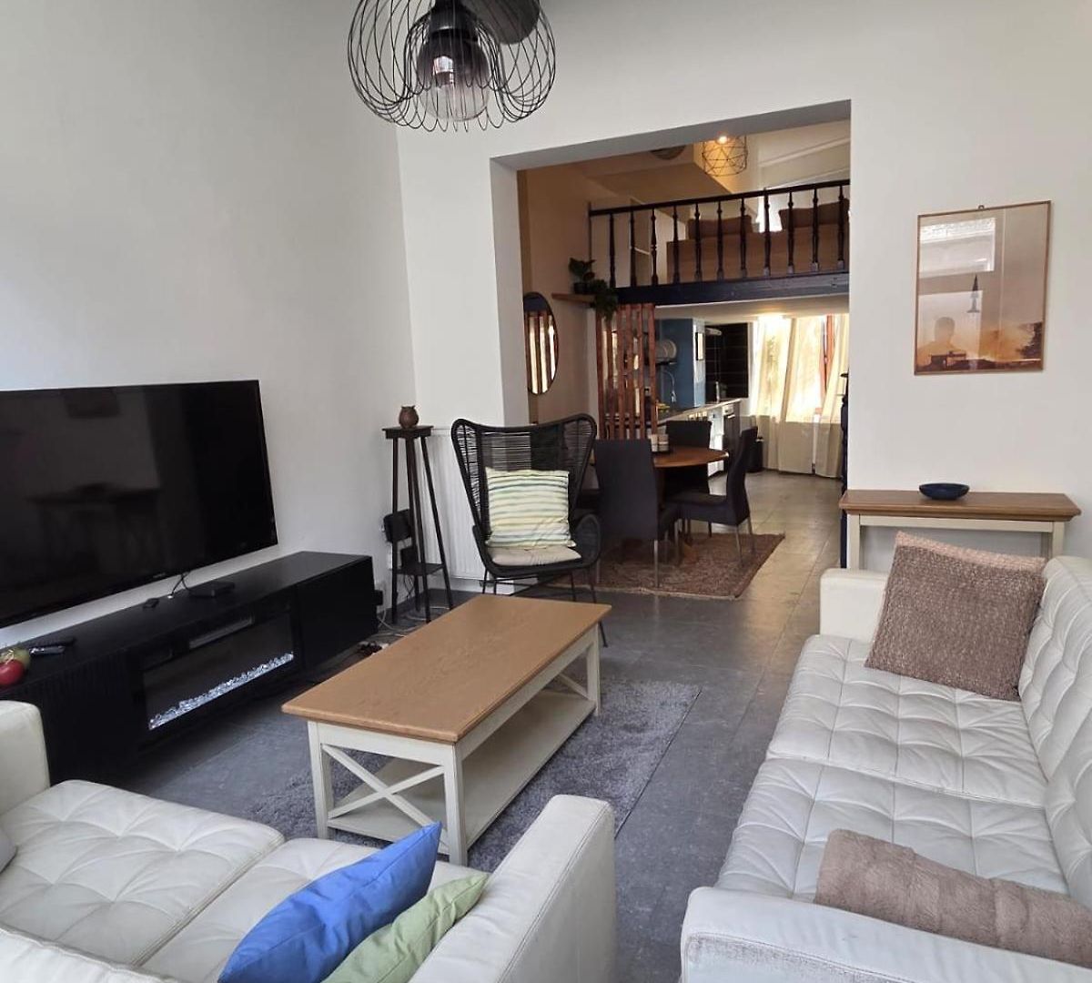 Industrial-style Loft With Mezzanine Bedroom In Prime Area Appartement *