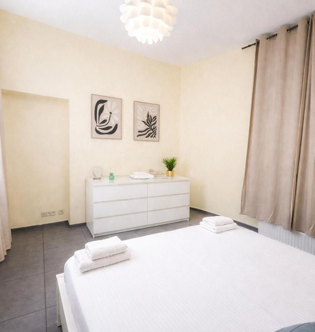 Spacious 2br Near Grand Place 1 Apartment *