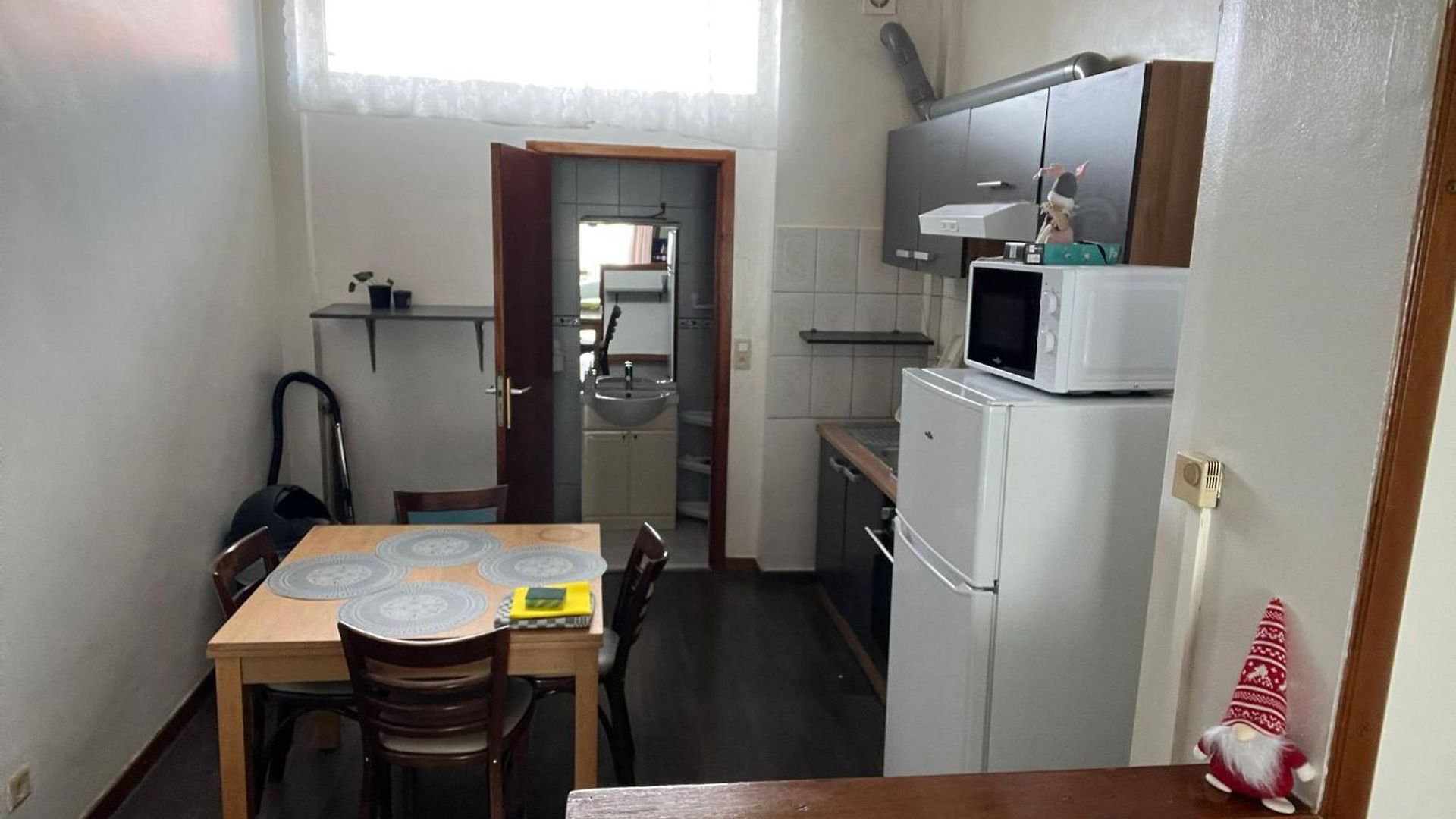 Midi Station Apartment