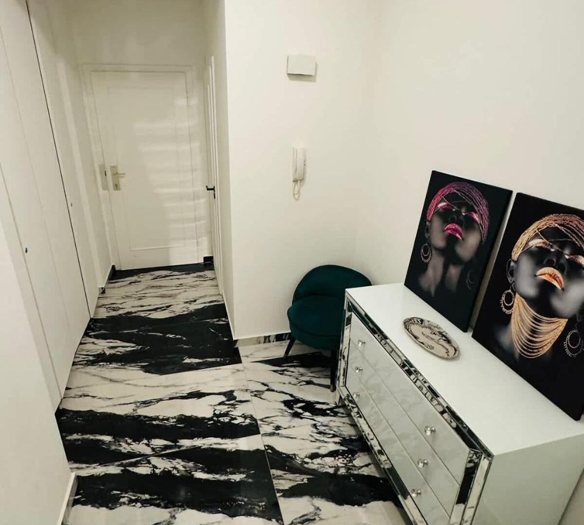 Charming 1 Bedroom With Terrace Apartment *