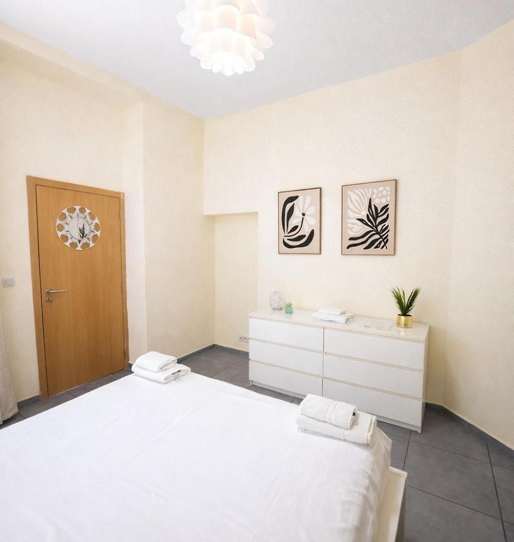 Apartment Spacious 2br Near Grand Place 1