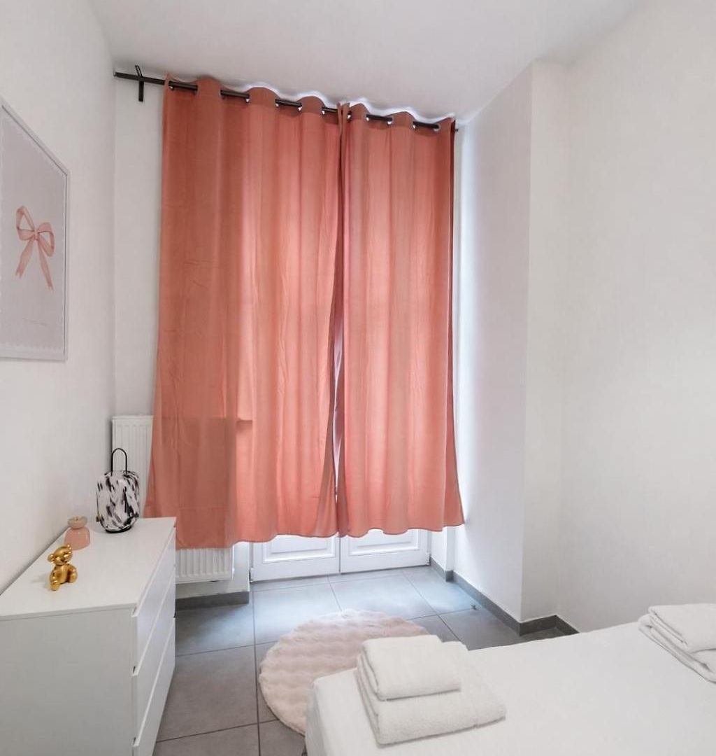 Apartment Spacious 2br Near Grand Place 1