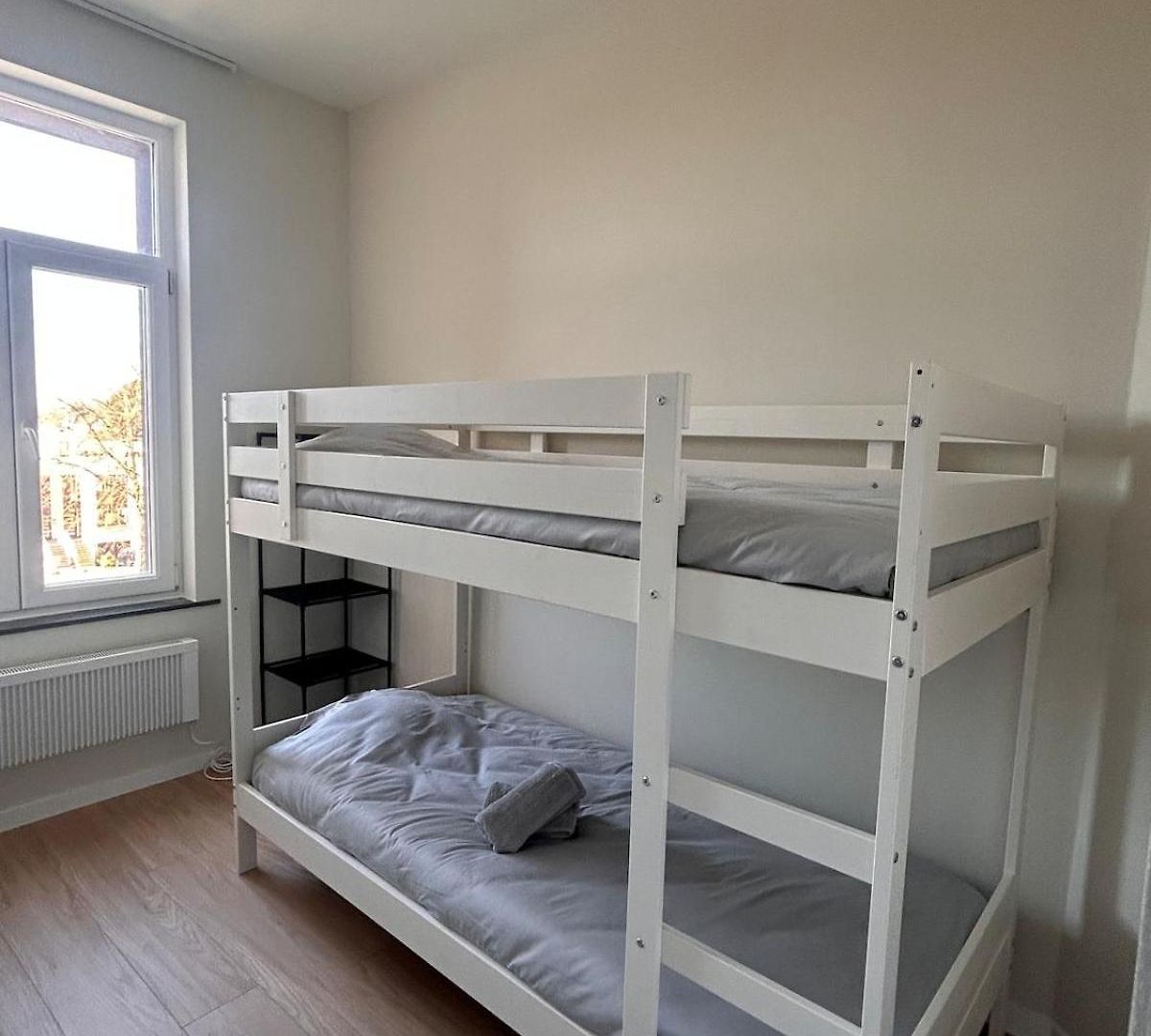Elegant Renovated 2 Bedrooms Close To Transport