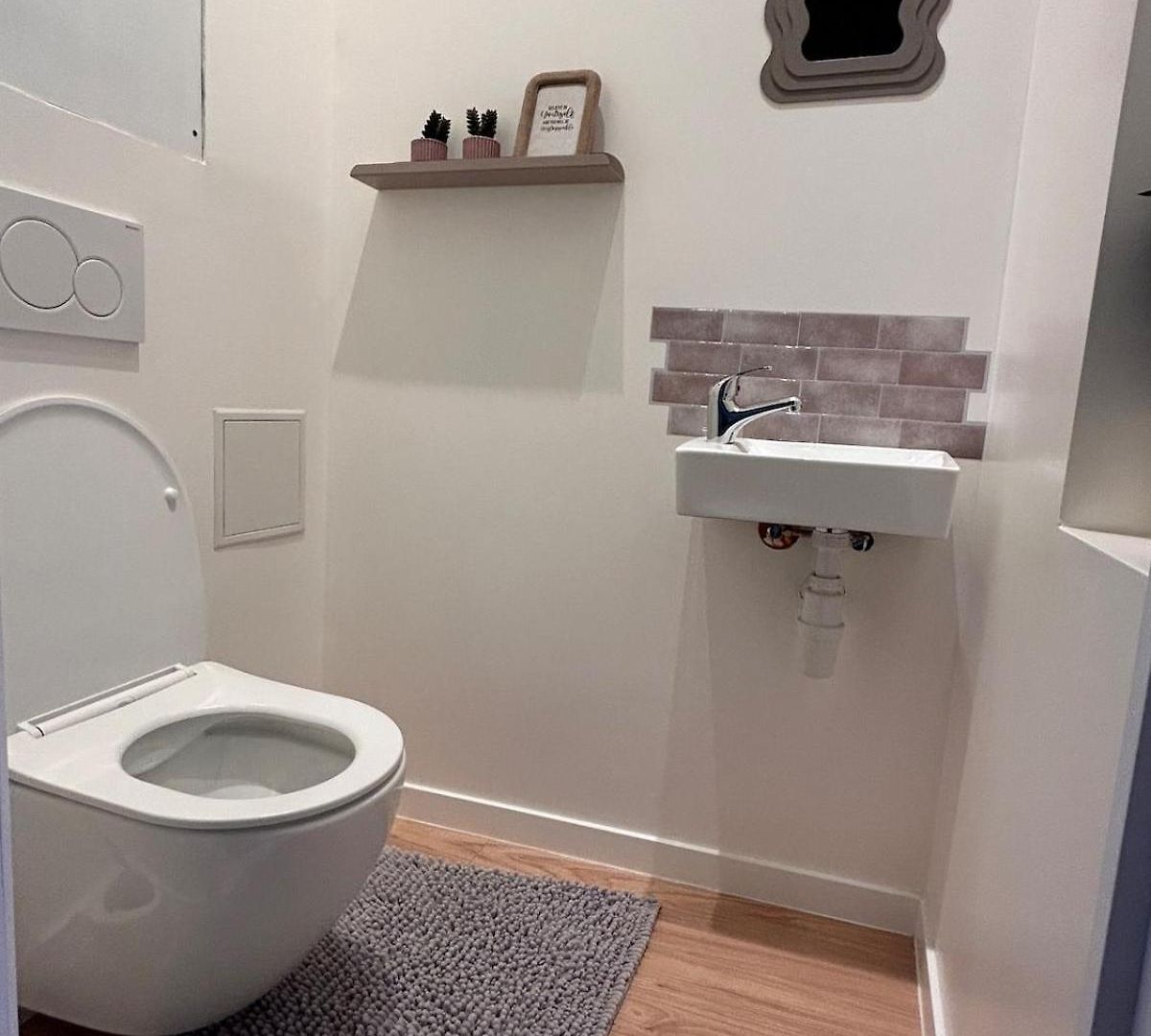 Elegant Renovated 2 Bedrooms Close To Transport