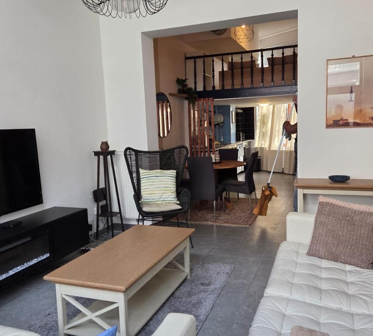 Industrial-style Loft With Mezzanine Bedroom In Prime Area Appartement Brussel