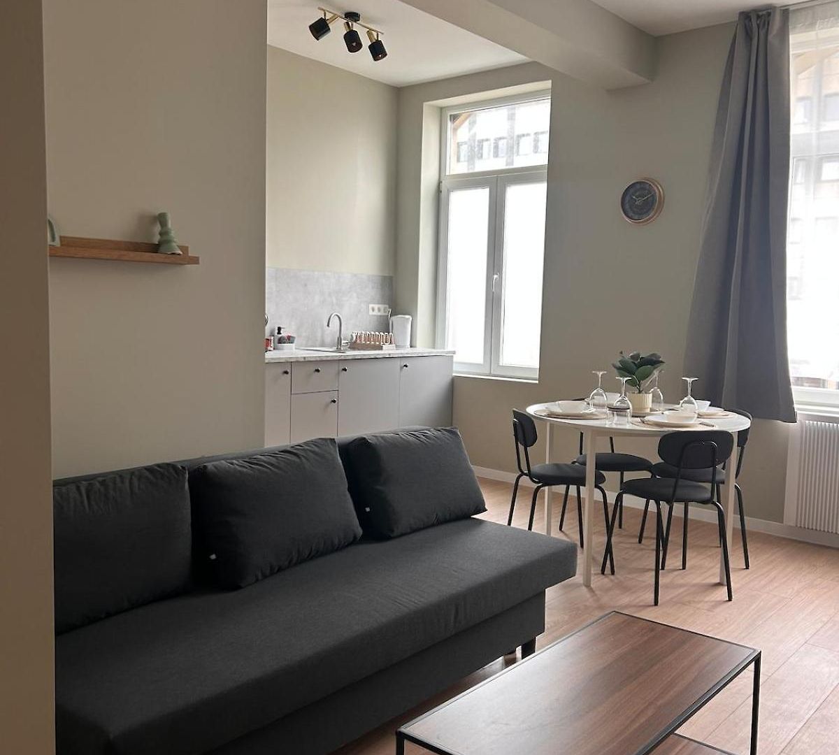 Apartment Elegant Renovated 2 Bedrooms Close To Transport *