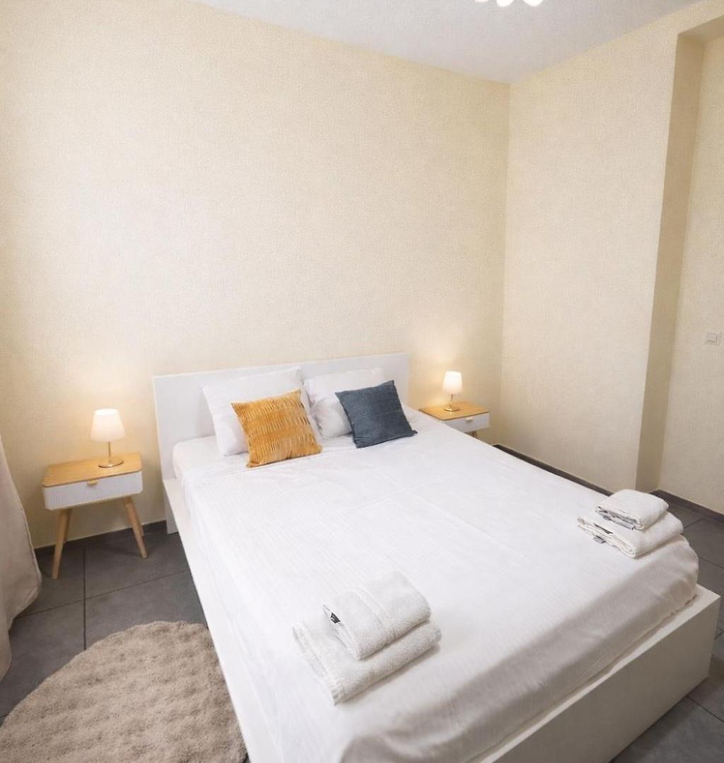 Apartment Spacious 2br Near Grand Place 1