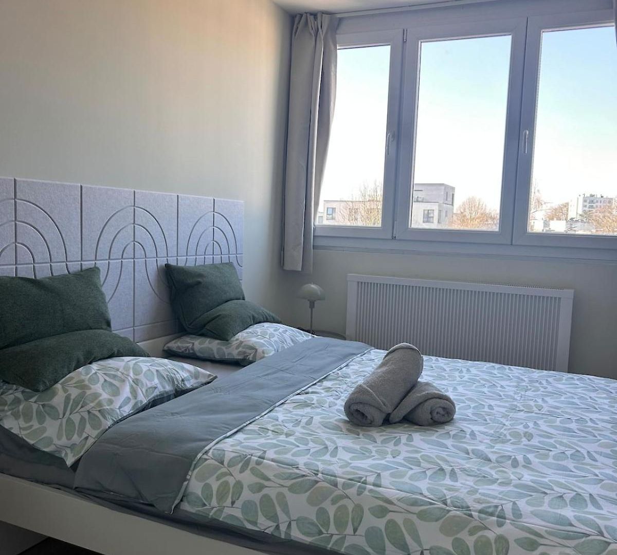 Elegant Renovated 2 Bedrooms Close To Transport *