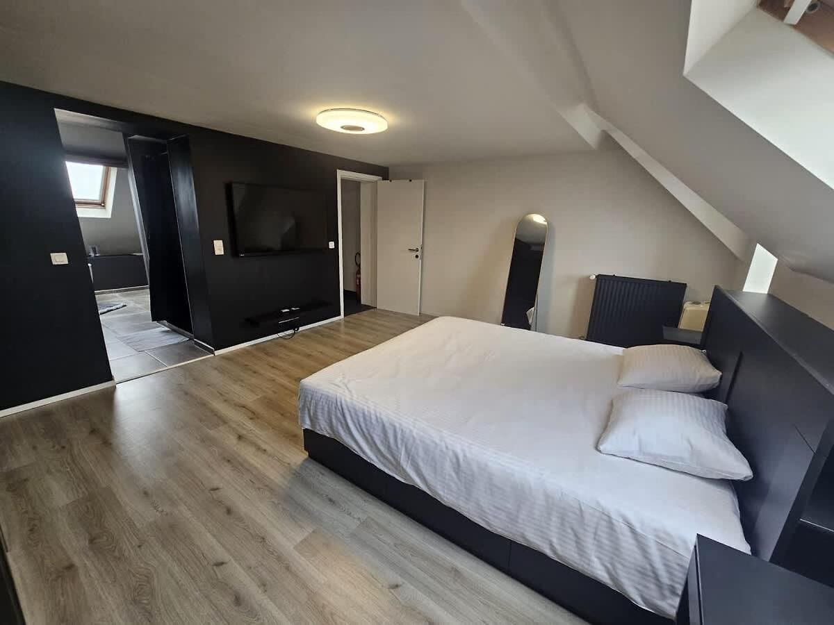 Luxury Triplex Stylish 2br In *