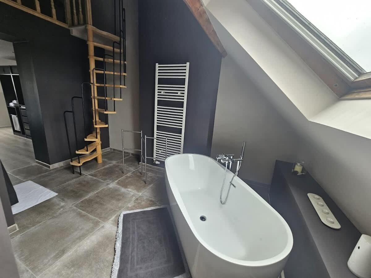Luxury Triplex Stylish 2br In