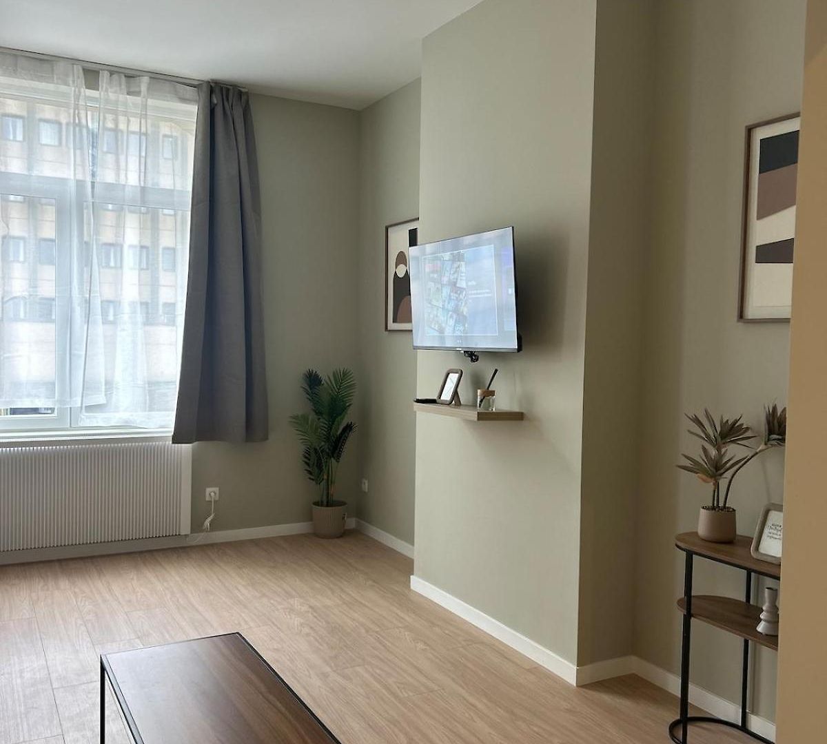 Elegant Renovated 2 Bedrooms Close To Transport * Brussels