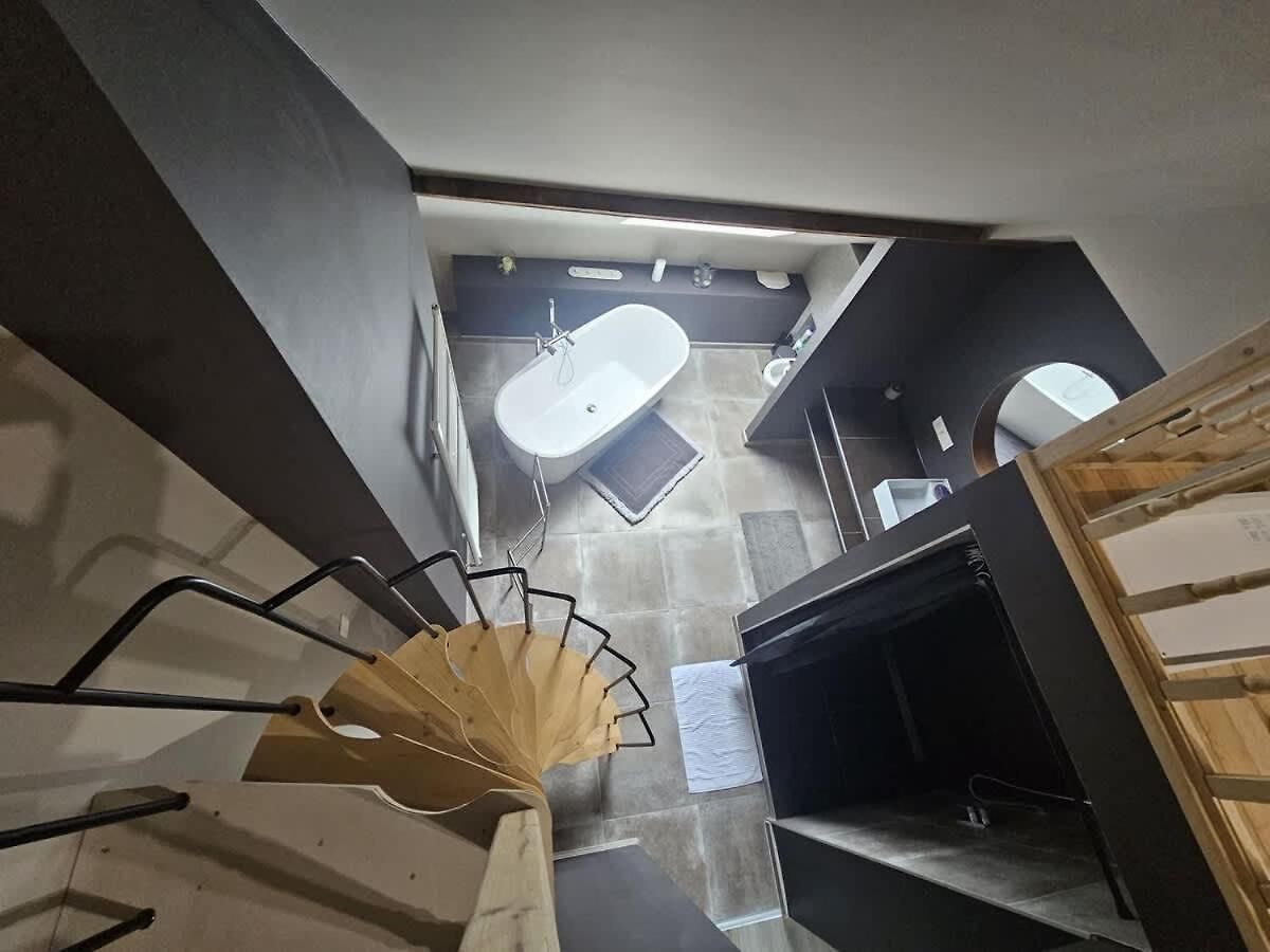 Luxury Triplex Stylish 2br In