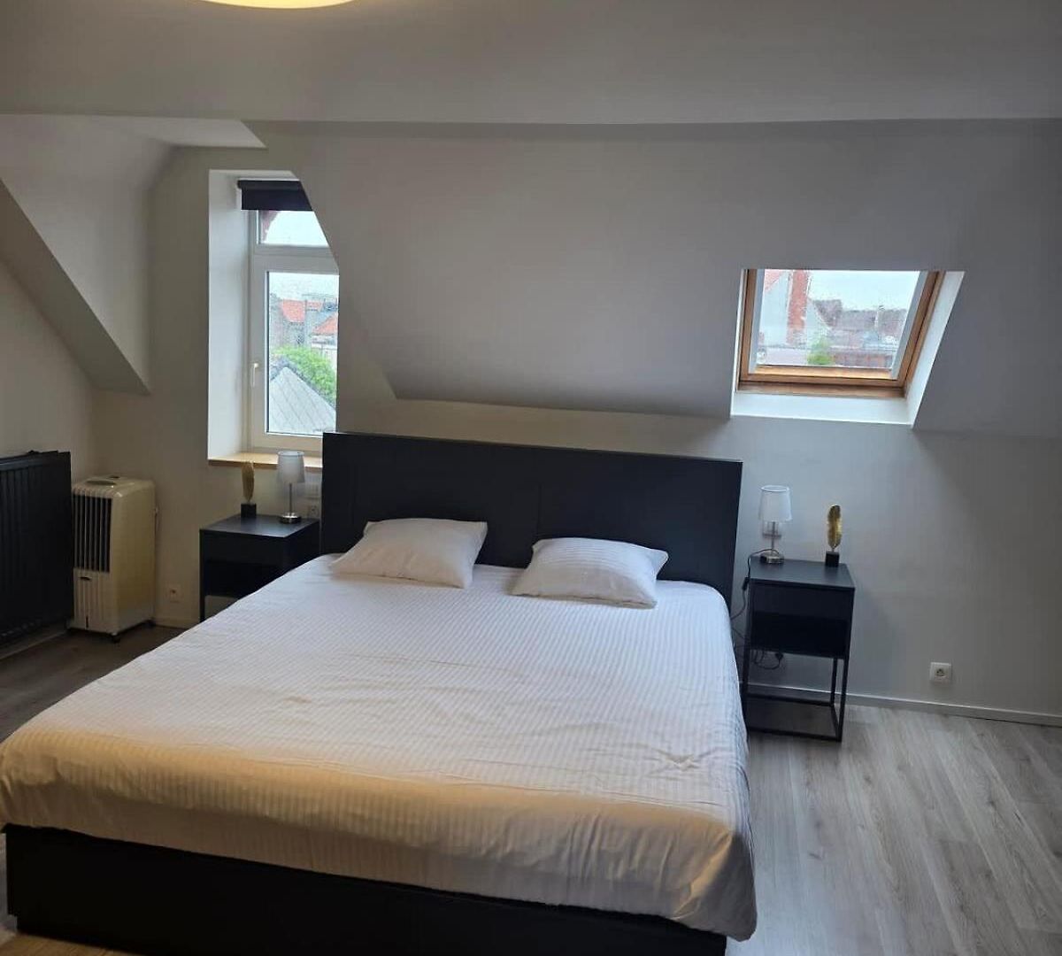 Luxury Triplex Stylish 2br In *