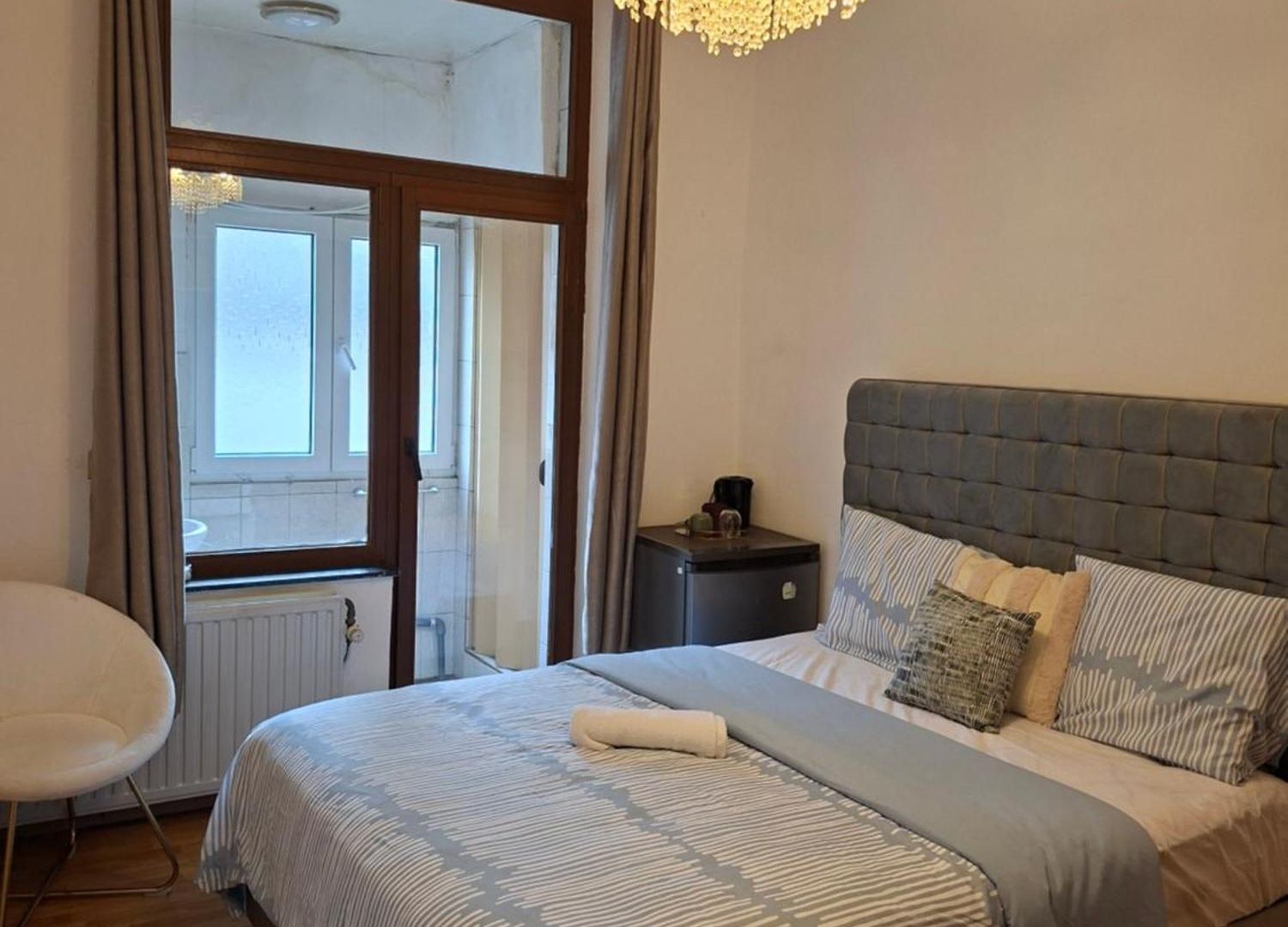 Et Dans Un Immeuble Homestay Brussels