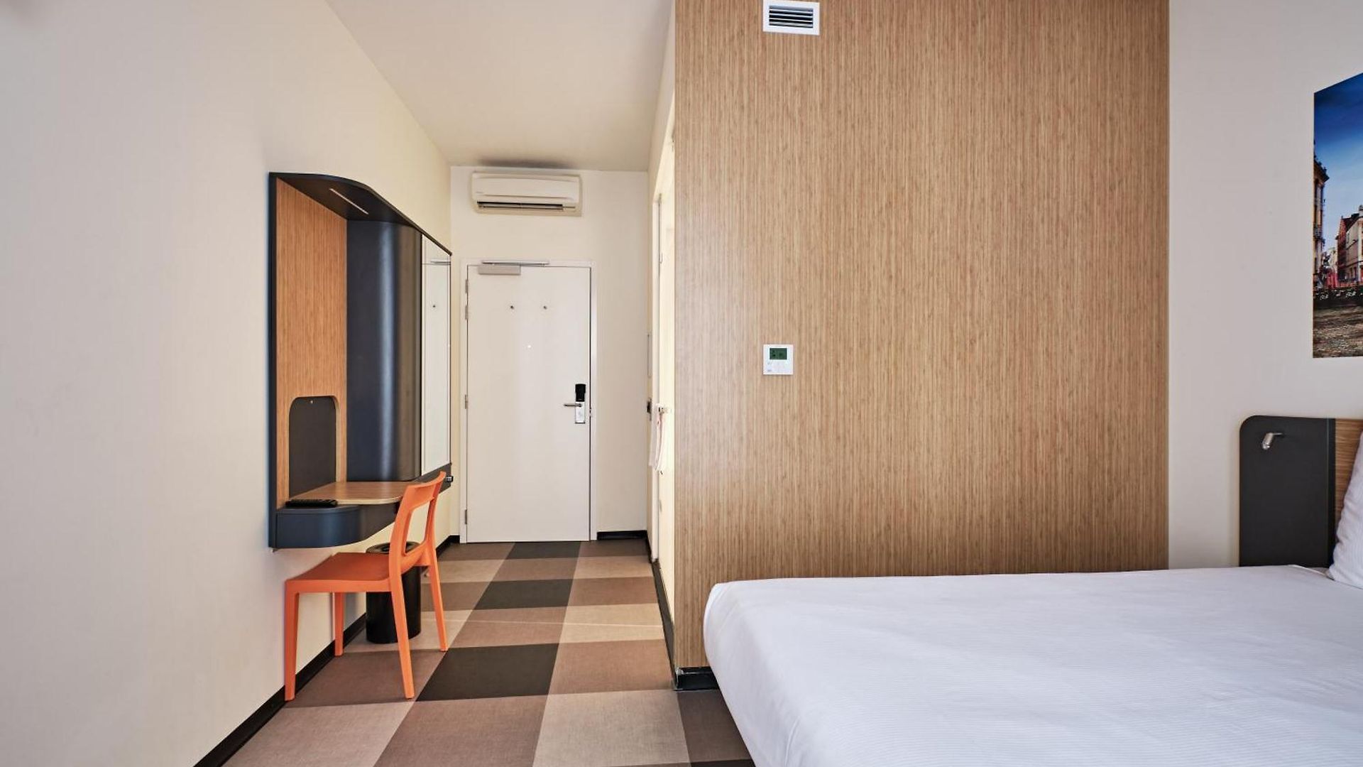 Easyhotel City Centre Hotel 3*