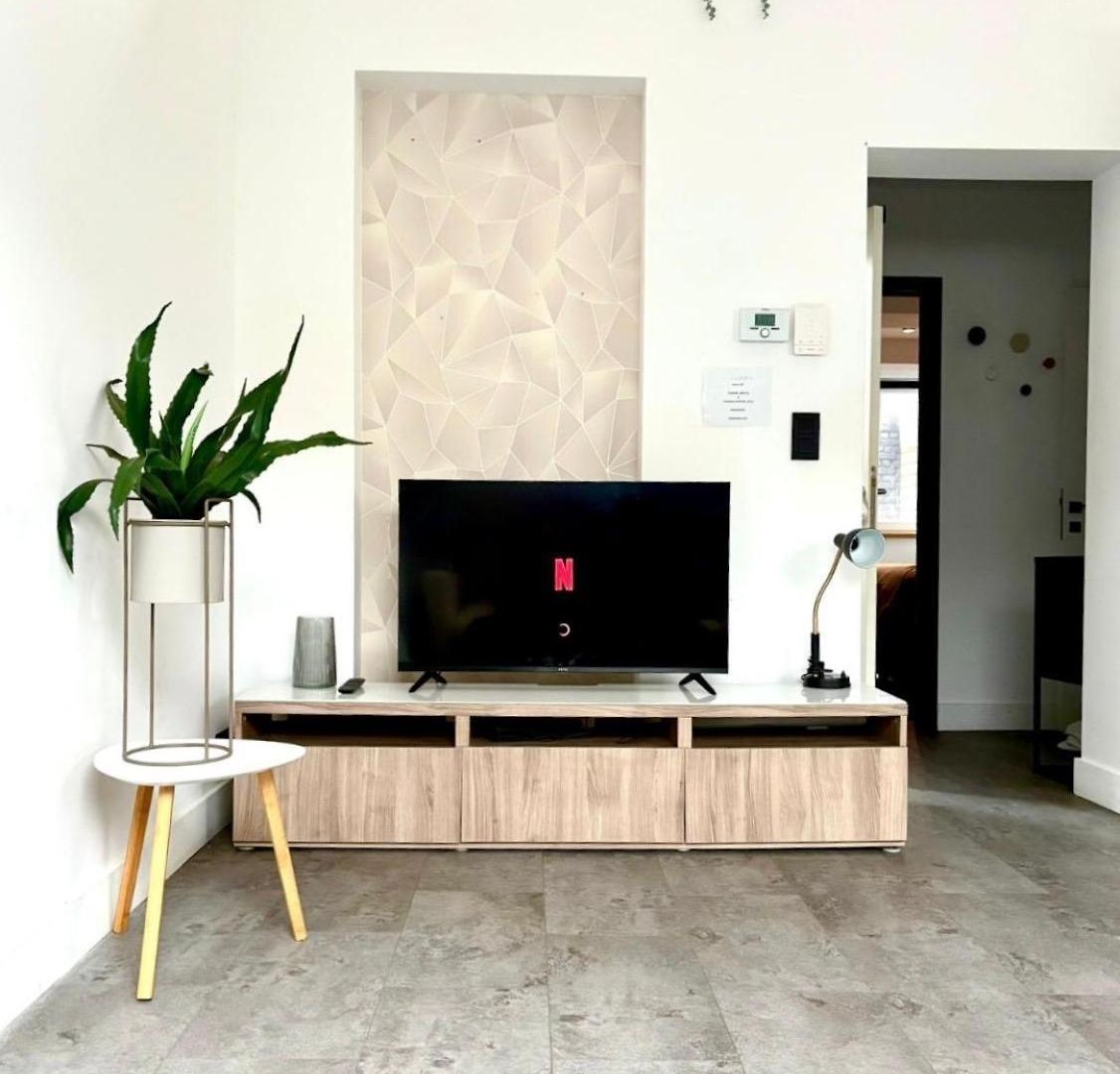 Elegant - Next From Grand Place, Netflix & Comfort