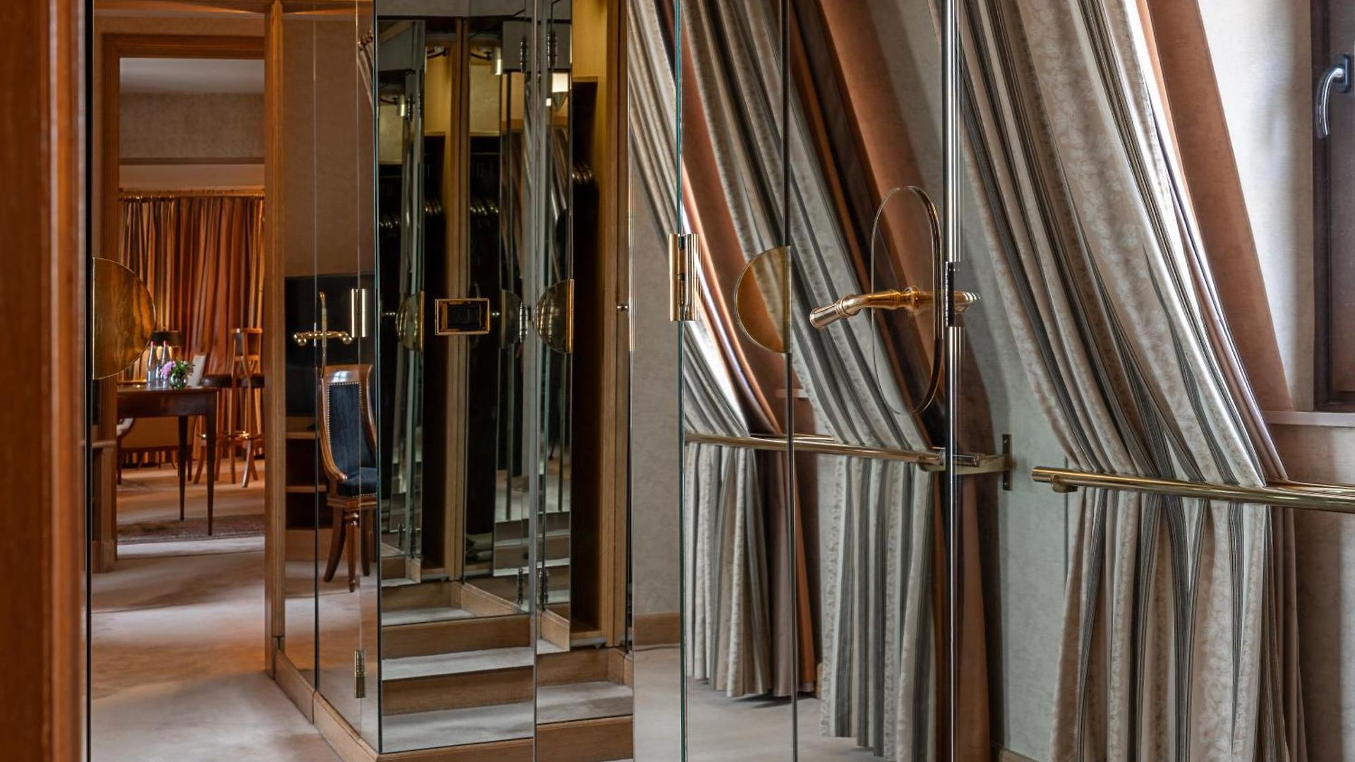 Warwick Grand-place Hotel 4*