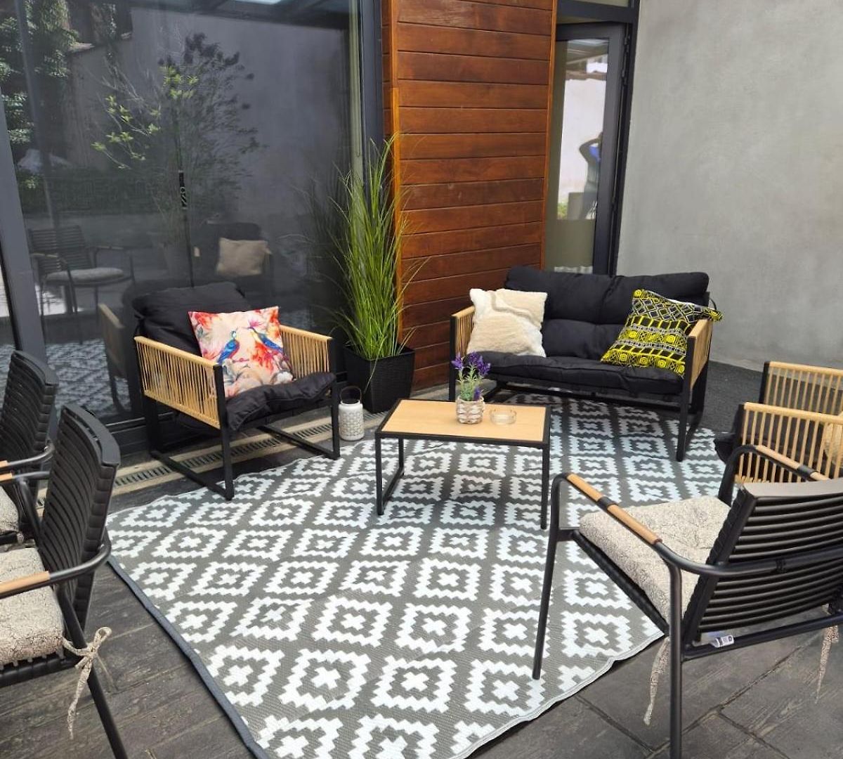 Kweni House *