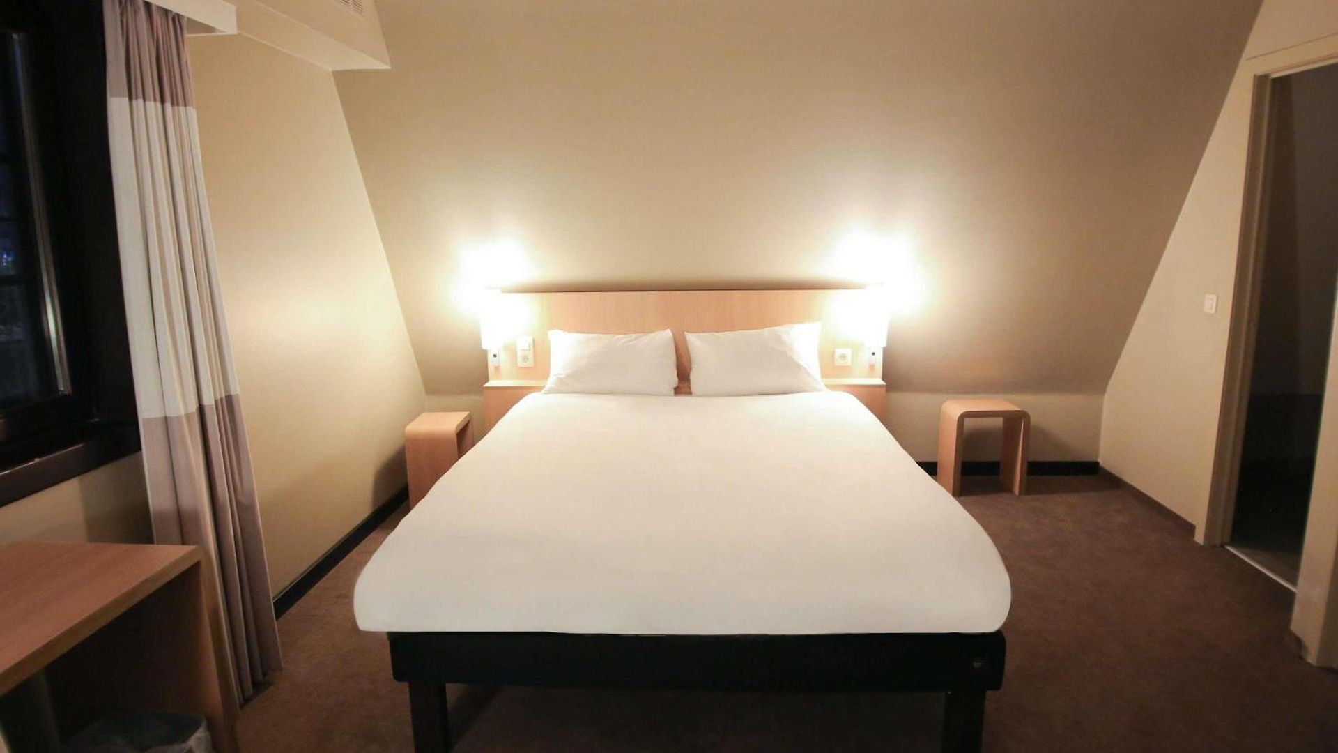 Ibis Off Grand'place Hotel 3*