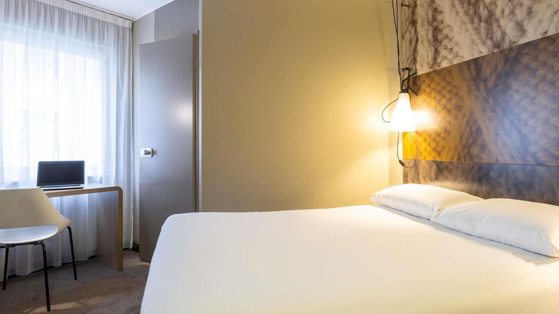 Ibis Centre Hotel 3*