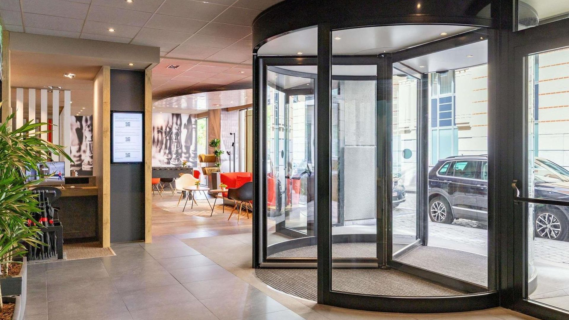 Ibis Centre Hotel 3*