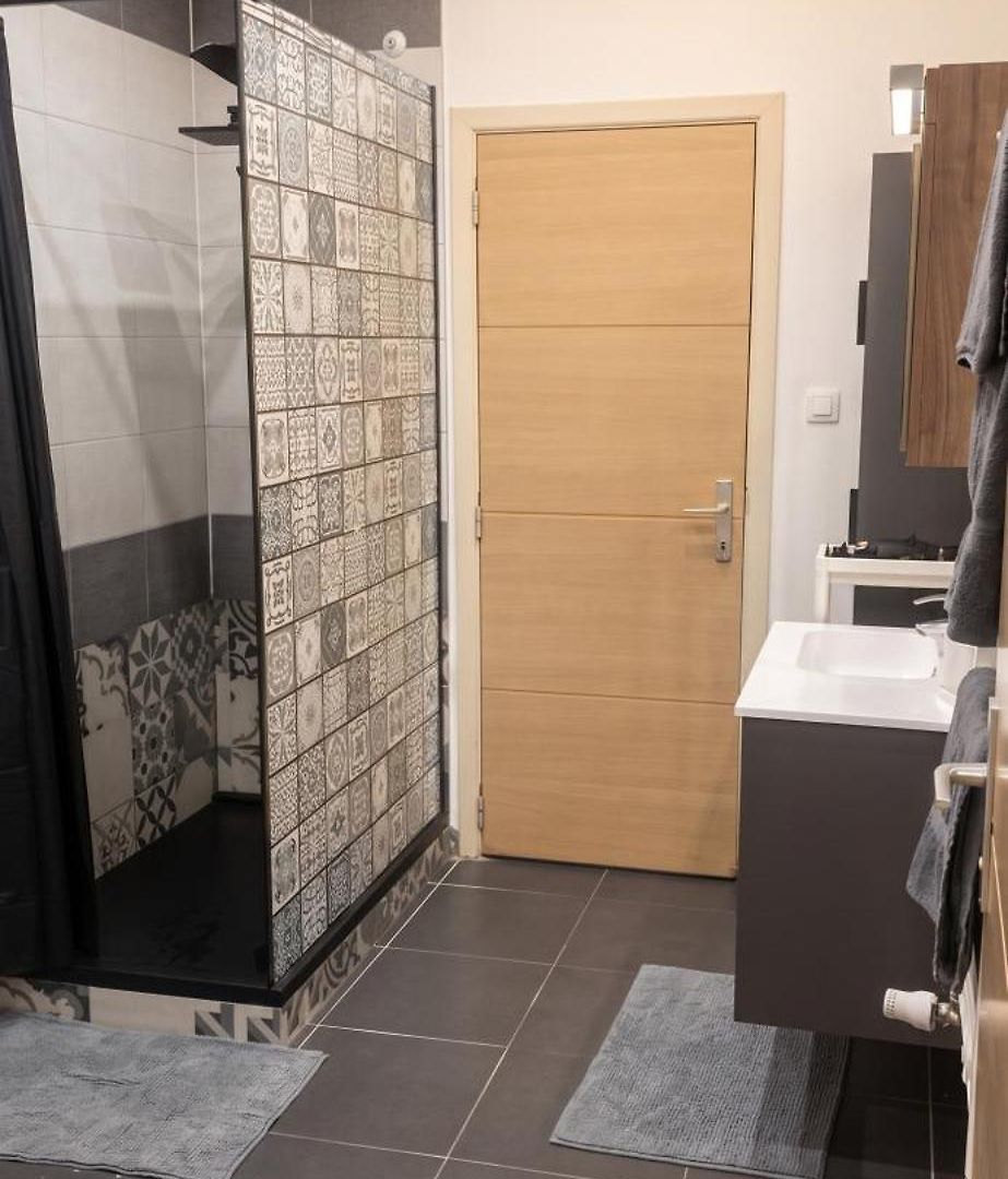 Apartment Modern In Molenbeek-saint-jean / 77 M² / Parking Brussels
