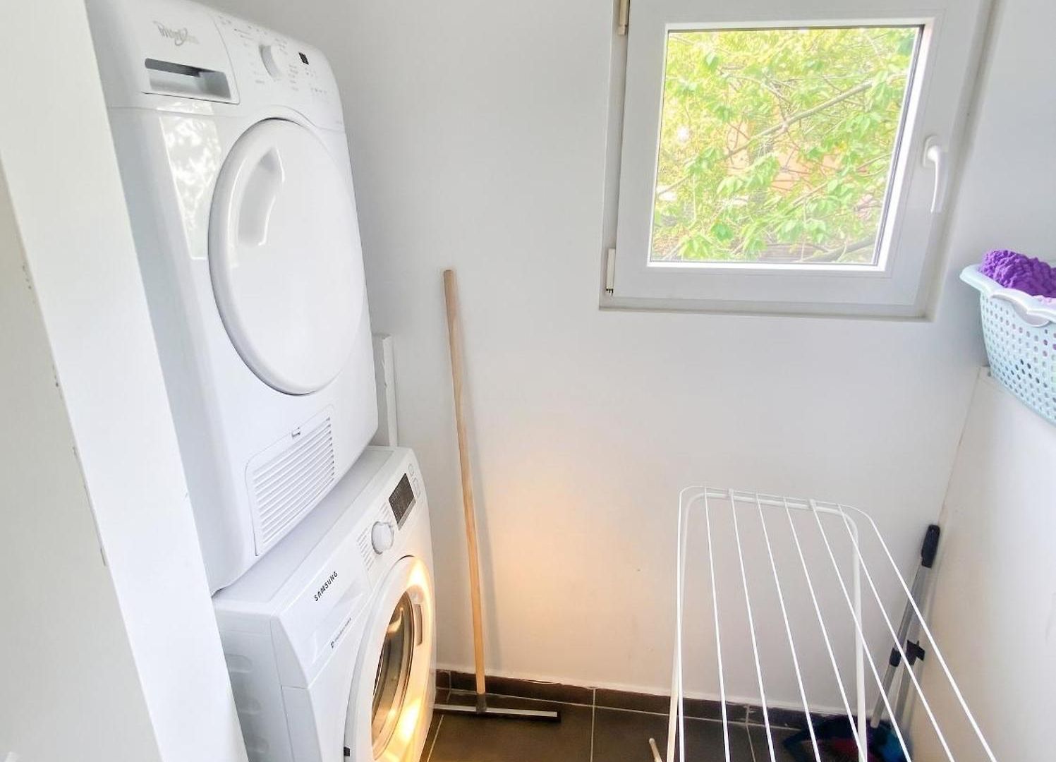 Modern In Molenbeek-saint-jean / 77 M² / Parking Apartment Brussels
