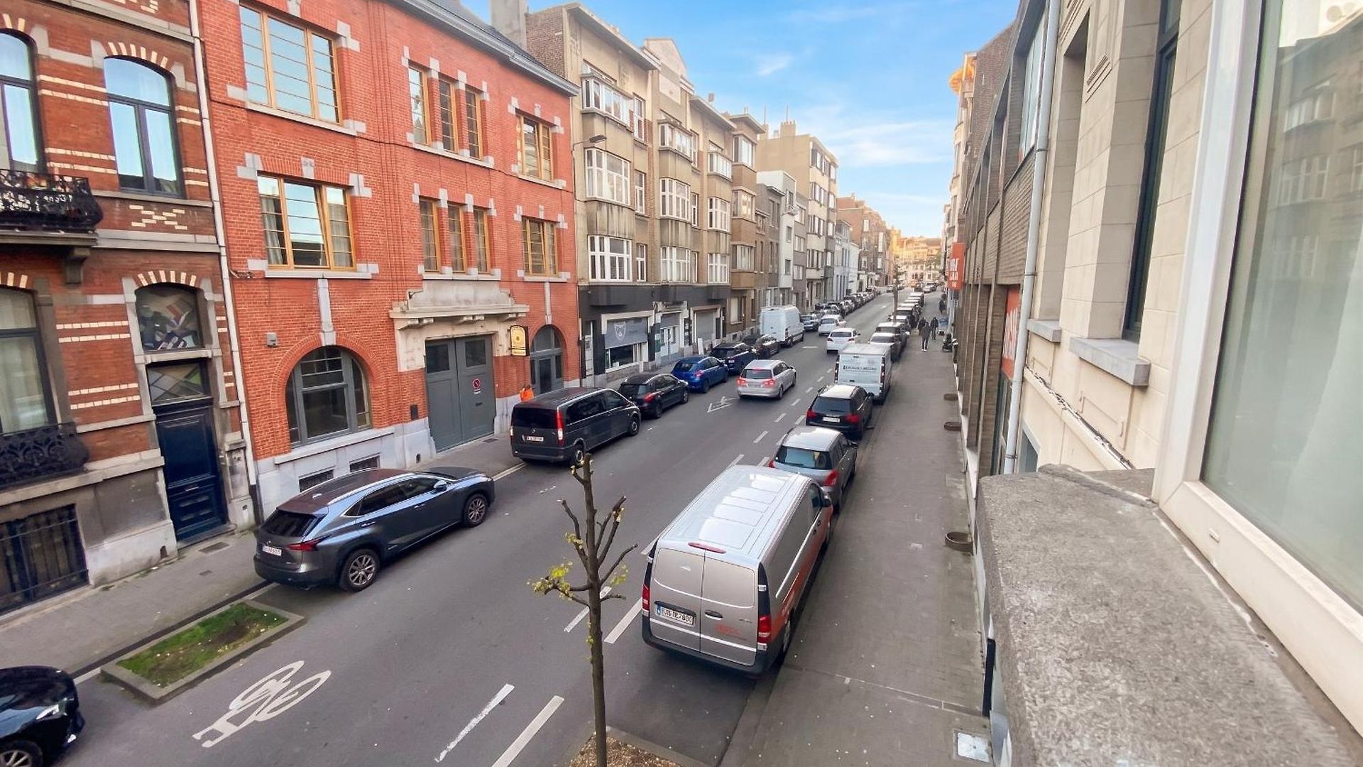 Modern In Molenbeek-saint-jean / 77 M² / Parking
