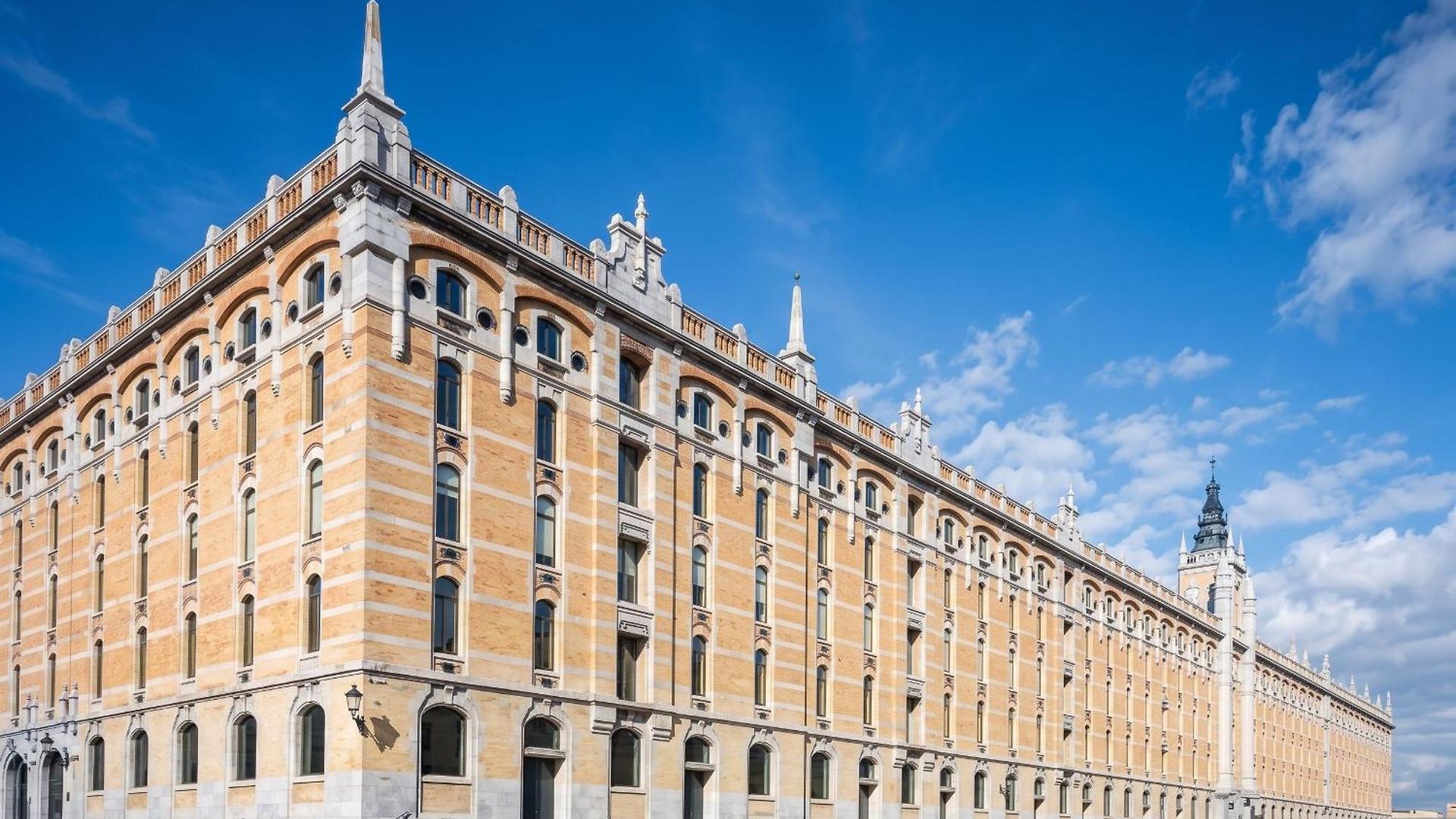 Modern In Molenbeek-saint-jean / 77 M² / Parking Apartment