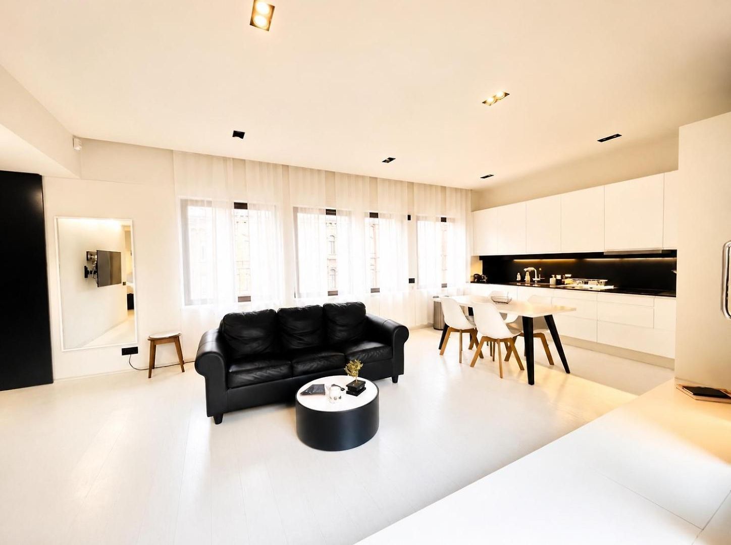 Elegant Quiet And Bright Apartment