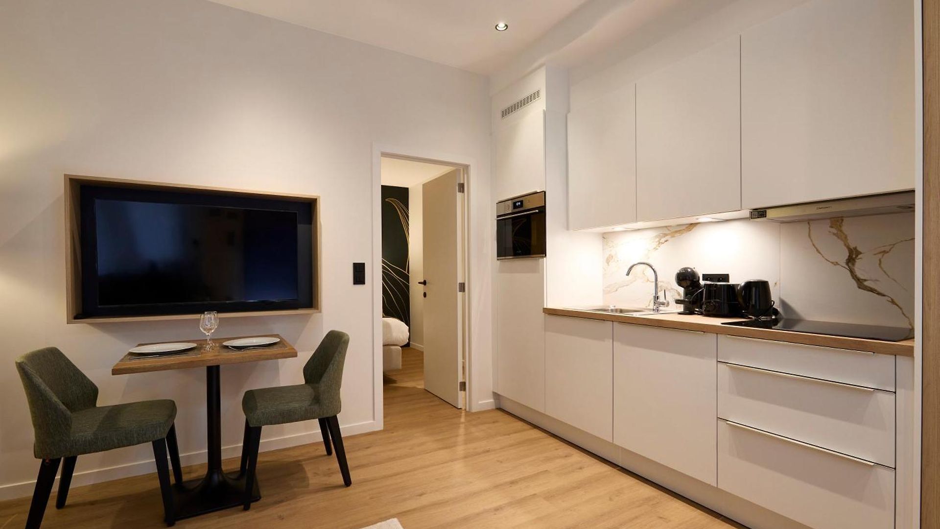 Georges Henri Aparthotel
