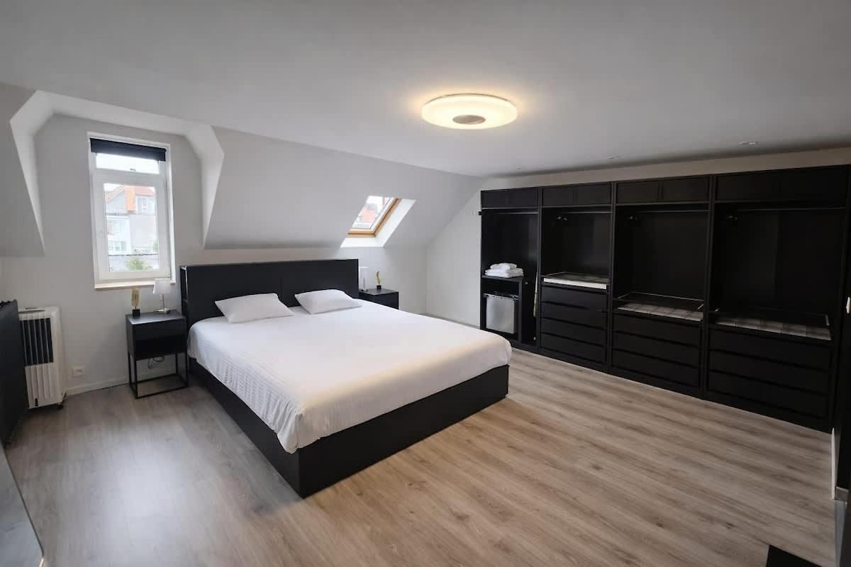 Luxury Triplex Stylish 2br In *