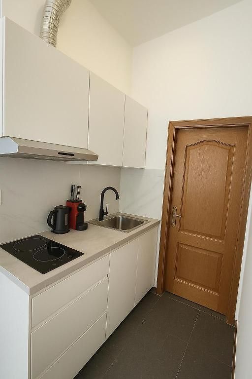 Midi Station Apartment