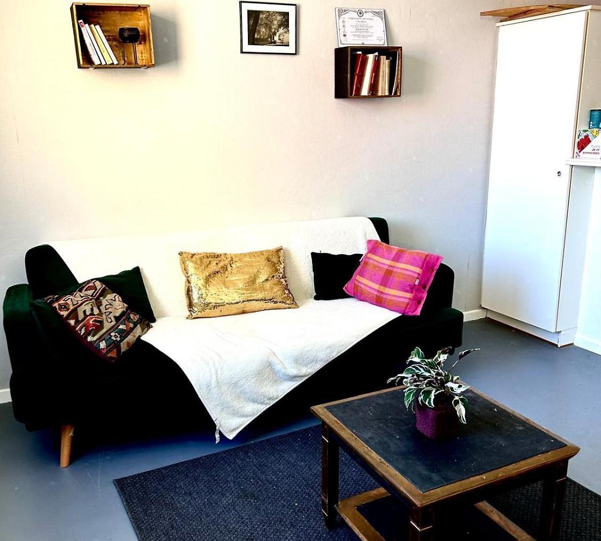 Cozy 1 Bedroom *