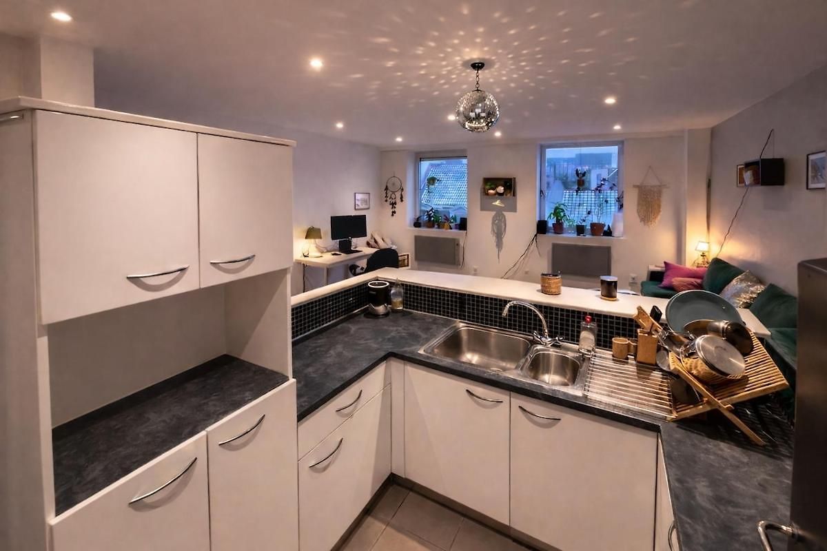 Cozy 1 Bedroom Apartment *
