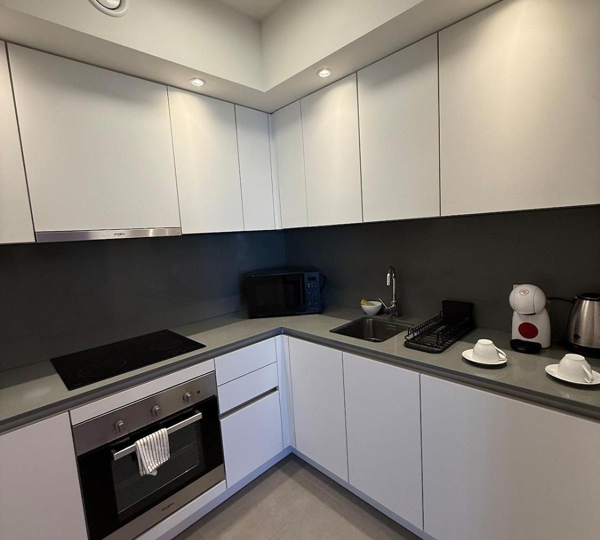 Apartment Modern Executive In The Eu Quarter Heart In