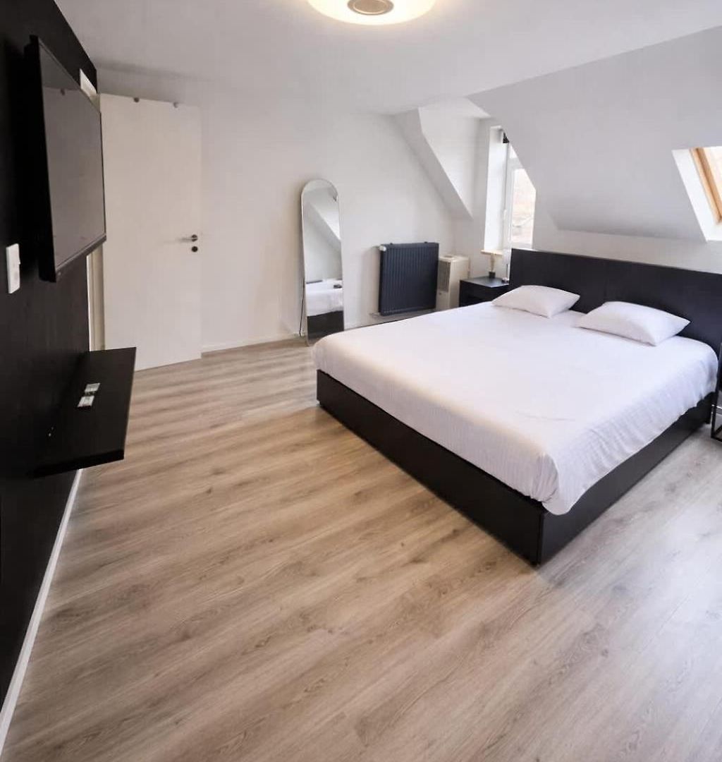 Luxury Triplex Stylish 2br In Brussels